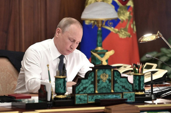 Путин предложил расширить полномочия детских омбудсменов