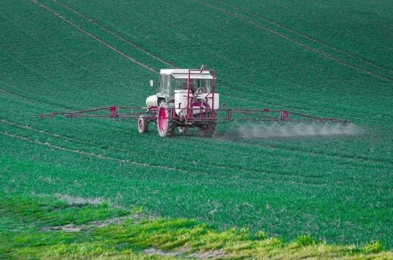 В Госдуму внесли проект о штрафах за нарушения при оповещении о работах с пестицидами