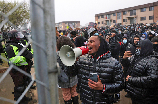 В Миннесоте проходят протесты после убийства афроамериканца Райта