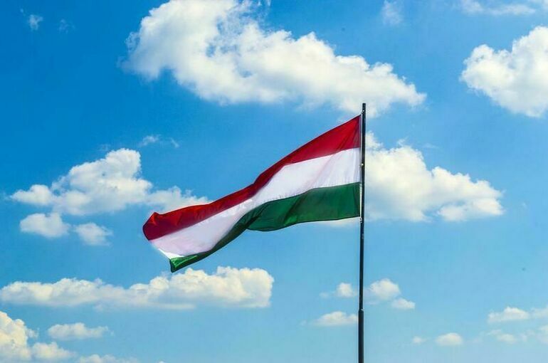 Венгрия отвергла просьбу Киева об отказе от энергоносителей из РФ