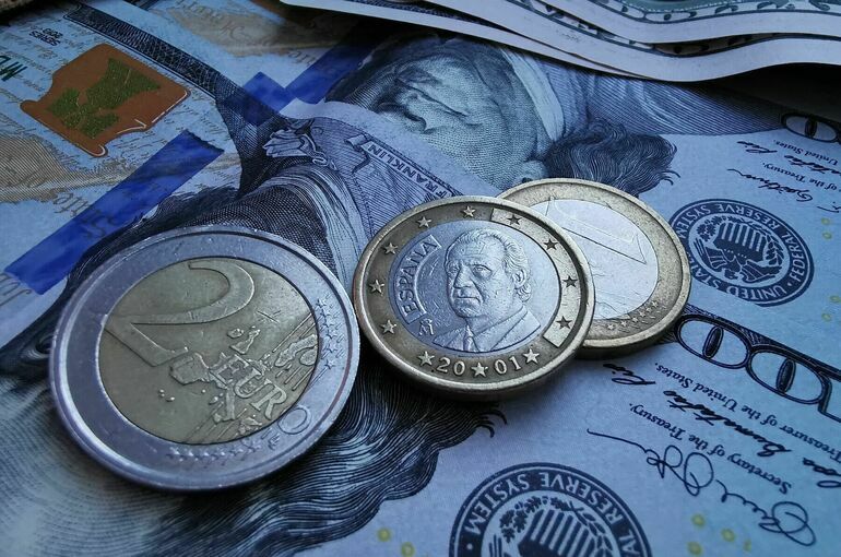 Курс евро на Мосбирже впервые с 2020 года опустился ниже 79 рублей