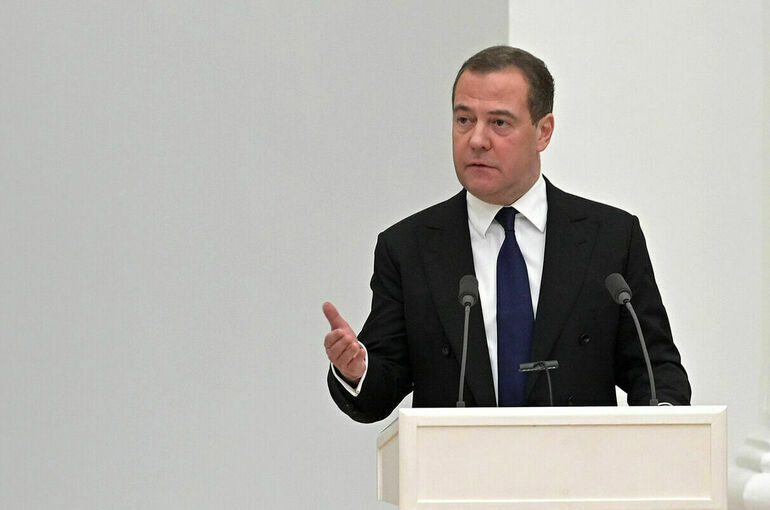 Медведев: Санкции против России приведут к разрушению международного порядка