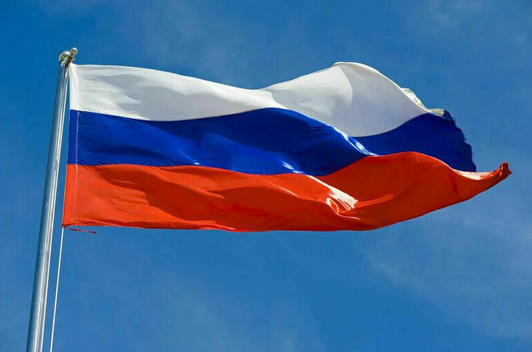 В Оренбуржье развернули гигантский триколор ко Дню флага России