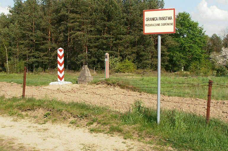 Польша начала строить заграждение из колючей проволоки на границе с Россией