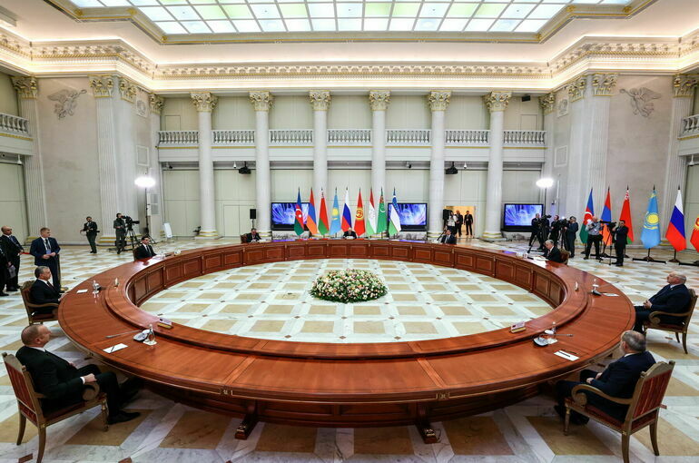 Лидеры стран СНГ собрались на предновогодний неформальный саммит