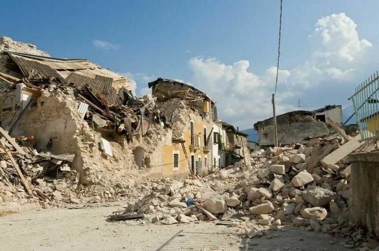 В Турции число погибших при землетрясении превысило 9 тысяч человек