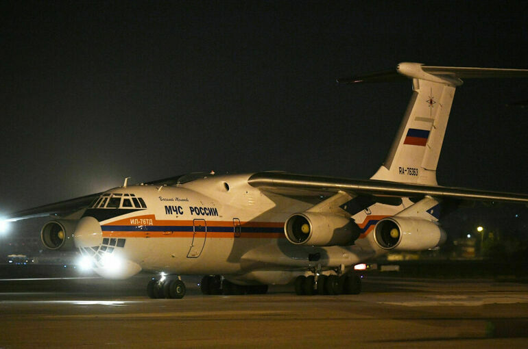 Еще один самолет с российскими спасателями и медиками прибыл в Турцию