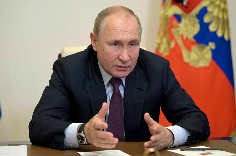 Путин призвал МВД жестко пресекать провокации и попытки раскачать общество