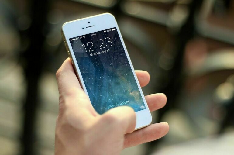 Песков назвал неприемлемым использование смартфонов Apple на госслужбе