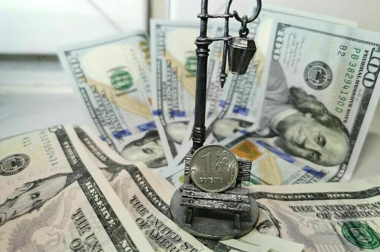 Курс доллара на Мосбирже превысил 85 рублей впервые с 4 апреля 2022 года