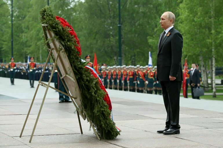 Путин возложит венок к Могиле Неизвестного Солдата в Москве