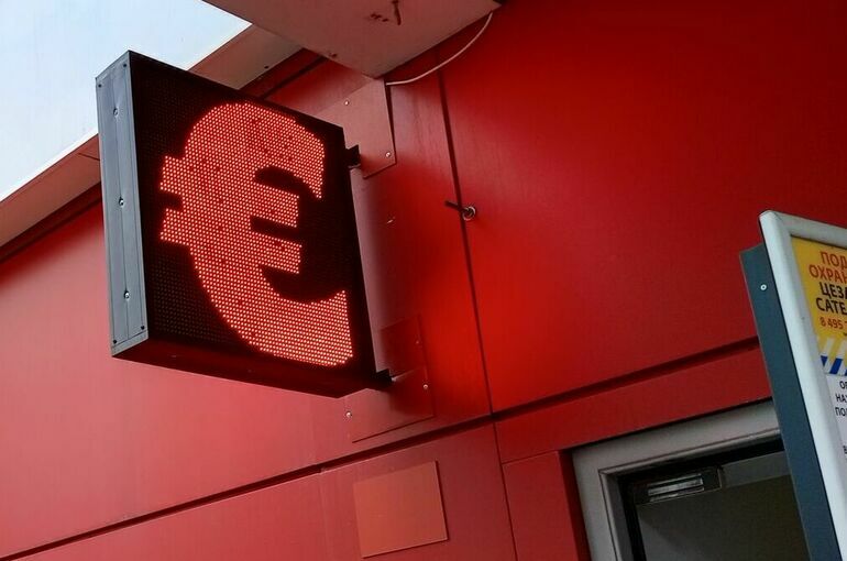 Курс евро превысил 101 рубль впервые с марта 2022 года