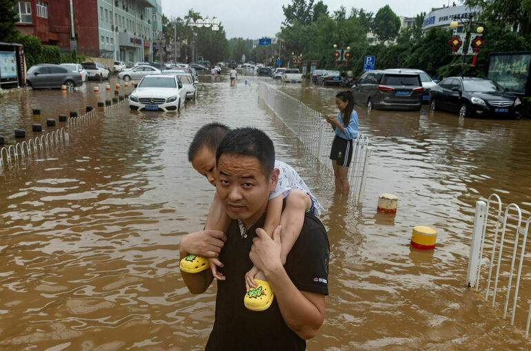 В Пекине из-за проливных дождей погибли 11 человек