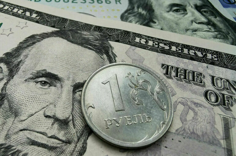 Доллар вырос до 97 рублей впервые с марта 2022 года