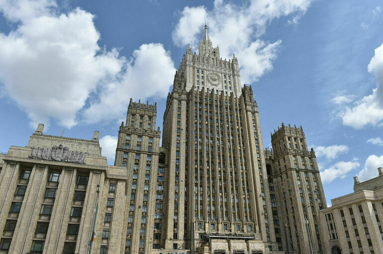 МИД России: Москва и Пекин обсуждают упрощение визового режима