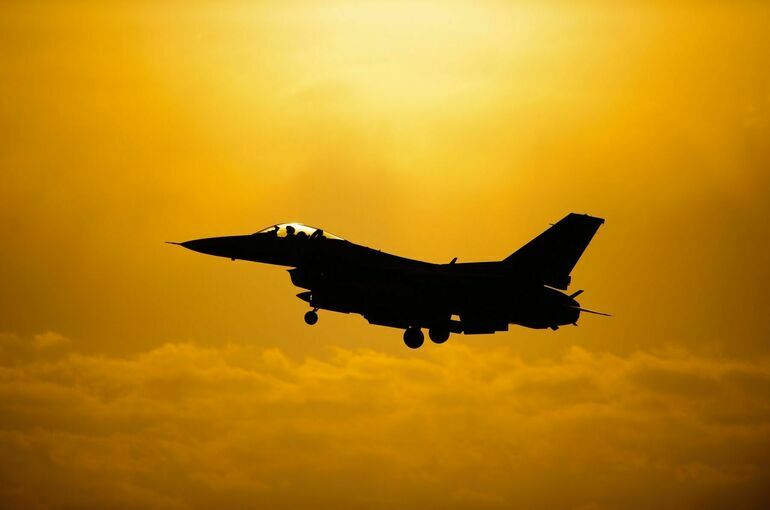 Зеленский прибыл в Нидерланды для обсуждения поставок F-16