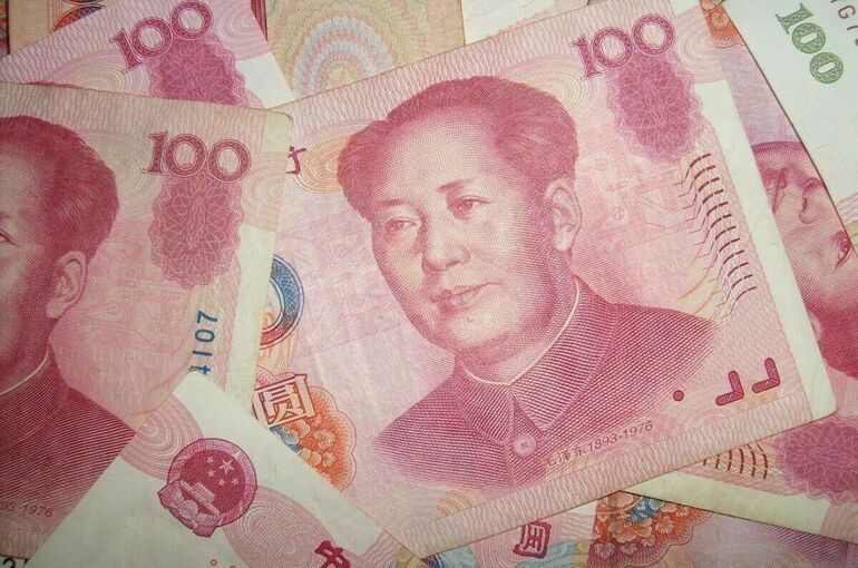 ЦБ поднял курс юаня к рублю на первое место, выше евро и доллара