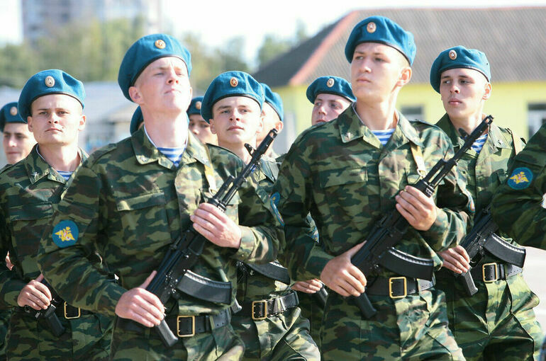 Путин заявил, что за полгода в армию пришли 270 тысяч контрактников