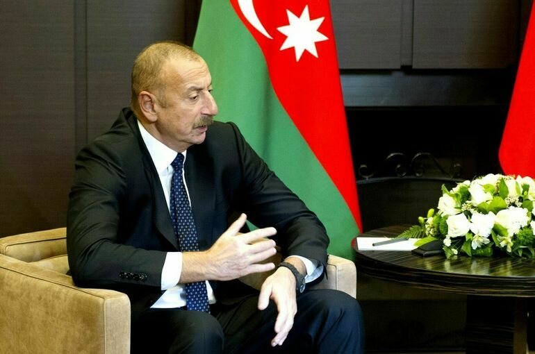 Алиев готов прекратить операцию, если военные в Карабахе сложат оружие