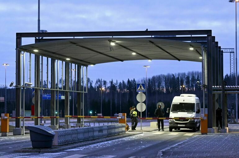 Захарова связала ситуацию на границе с Финляндией с давлением на Хельсинки