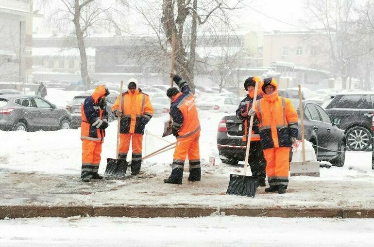В аэропортах Москвы из-за снегопада задержано 34 авиарейса