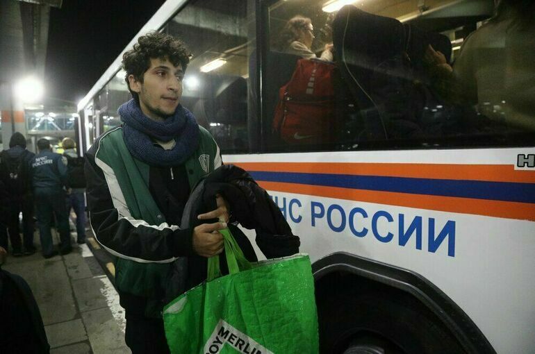 В Москву прилетели 105 эвакуированных россиян