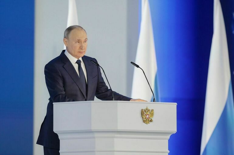 Путин поблагодарил депутатов Госдумы за защиту интересов России на мировой арене