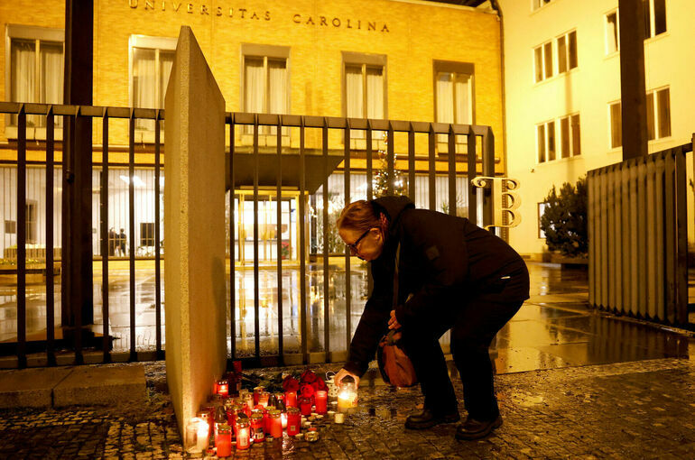 В Чехии объявили траур по погибшим при стрельбе в Праге