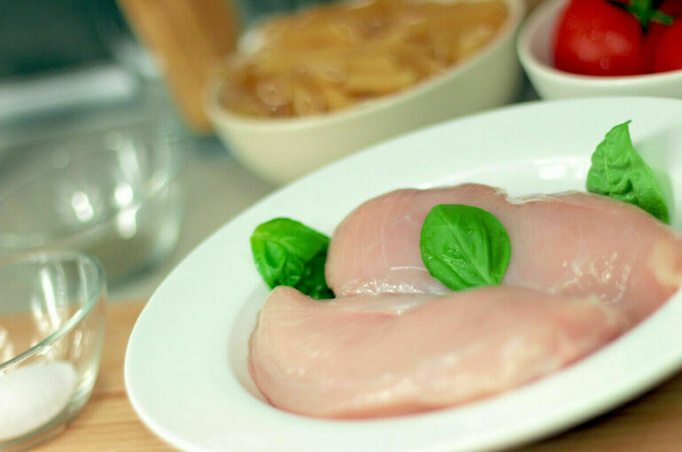 Минсельхоз разрешил ввоз 18,5 т мяса курицы в рамках беспошлинной квоты
