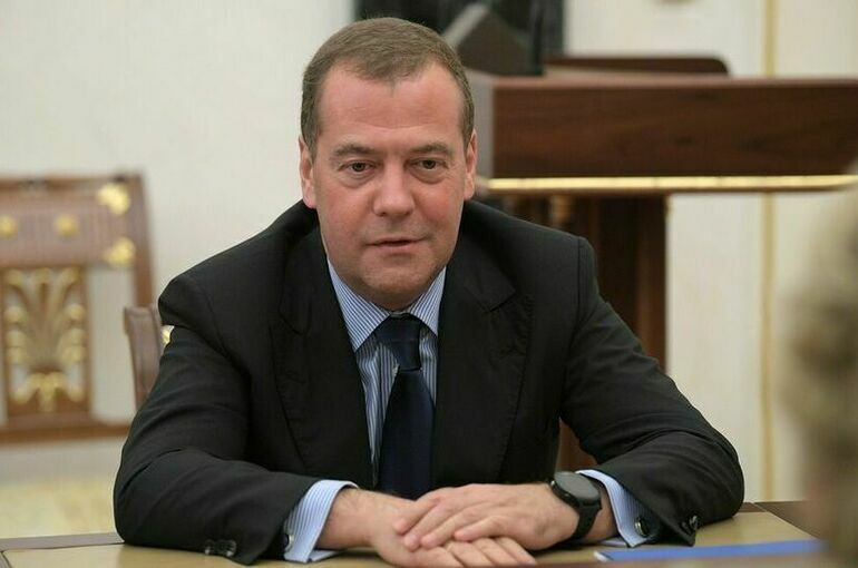 Медведев пошутил о «неизбежной» войне за Аляску