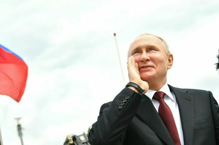 Путин спел гимн России вместе с детьми из «Движения первых»