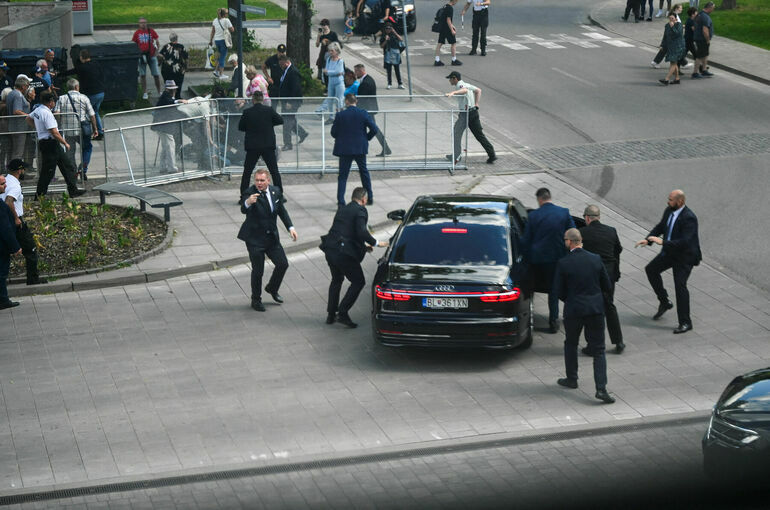 Премьера Словакии доставили в реанимацию