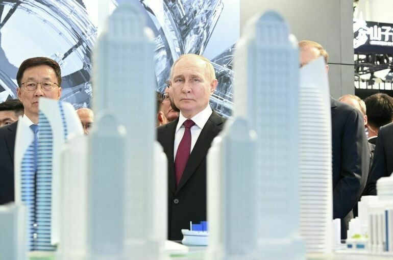 Путин: Россия и Китай работают над решениями по сокращению углеродных выбросов