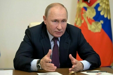 Путин: Властям нужно работать так же напряженно, как работают военные на фронте