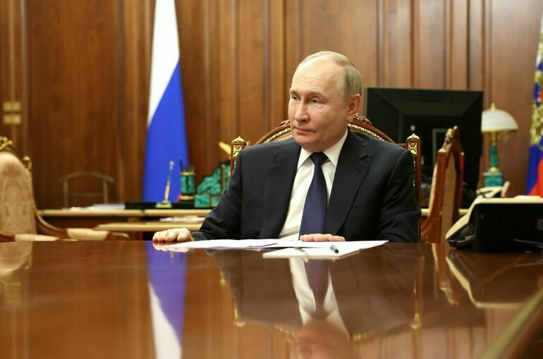 Путин принял отставку губернатора Югры Комаровой и назначил Кухарука врио