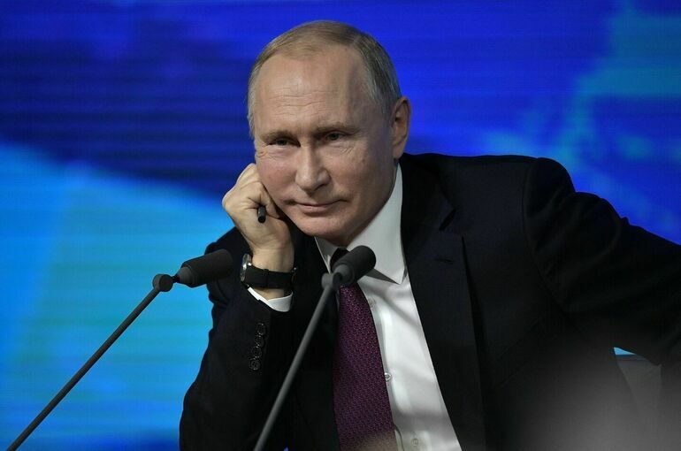 Путин: Семьи в России должны быть уверены в господдержке