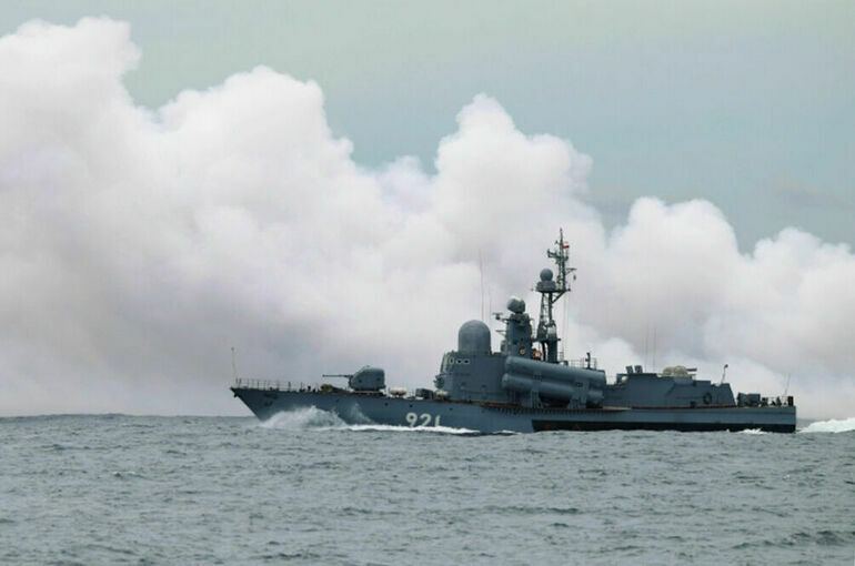 Россия направит военные корабли к границе США