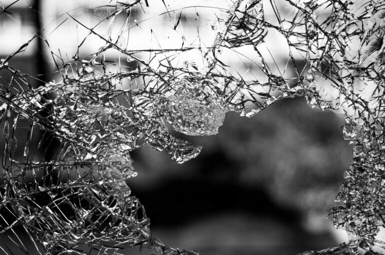 Украинский дрон сбросил взрывное устройство на автомобиль в Белгородской области