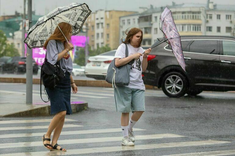 Москвичам спрогнозировали ливни до конца рабочей недели