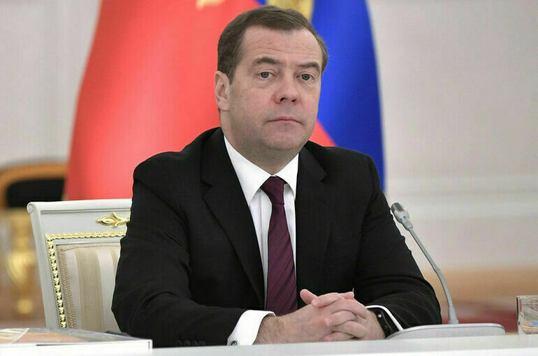 Медведев поздравил россиян анимированной картой РФ с Украиной в составе