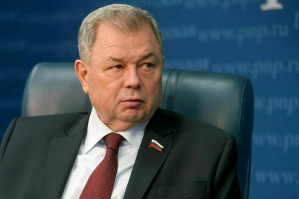 Сенатор Артамонов рассказал, что ждать россиянам от падения акций Мосбиржи