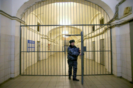 Сотрудникам ФСИН предложили разрешить применять оружие к сбежавшим заключенным 