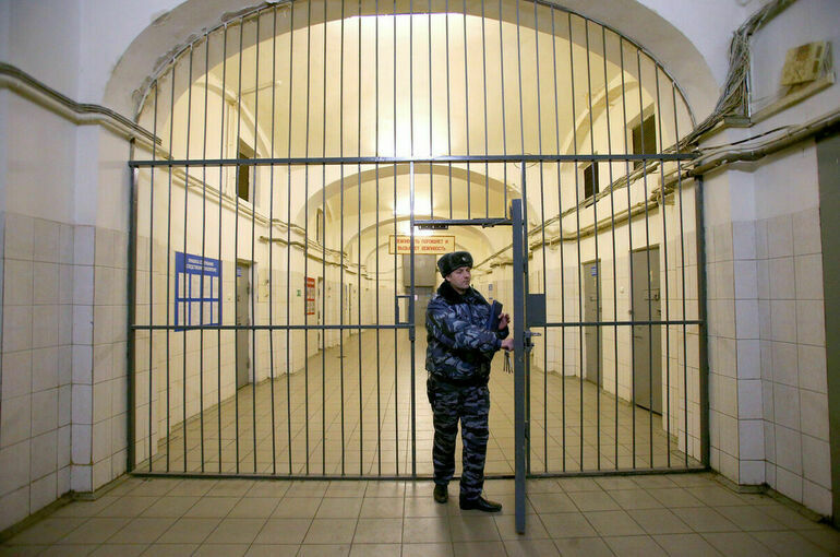 Сотрудникам ФСИН предложили разрешить применять оружие к сбежавшим заключенным 