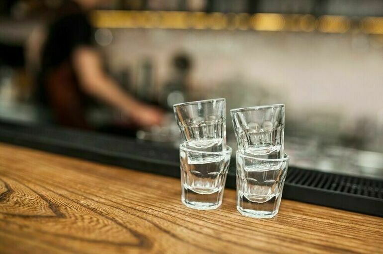 Минимальные цены на водку и крепкий алкоголь вырастут в России с 1 июля
