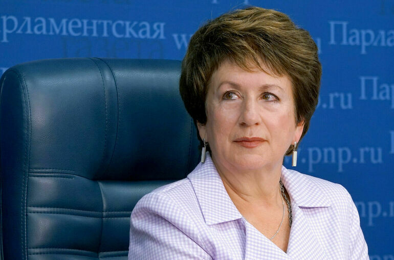 Сенатор Алтабаева призвала не давить на детей с уроками летом