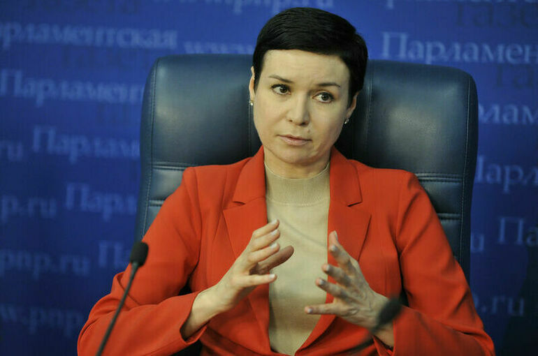 Сенатор Рукавишникова объяснила запрет рекламы у нежелательных в РФ организаций