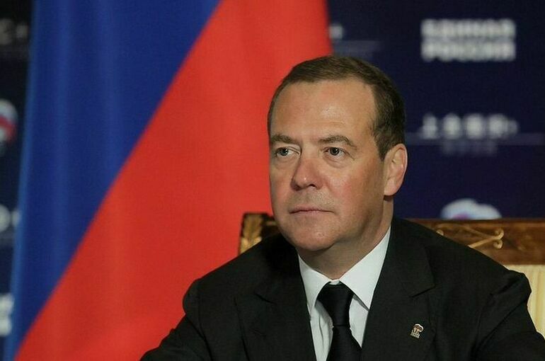 Медведев: Россия проводит СВО, чтобы искоренить фашизм полностью