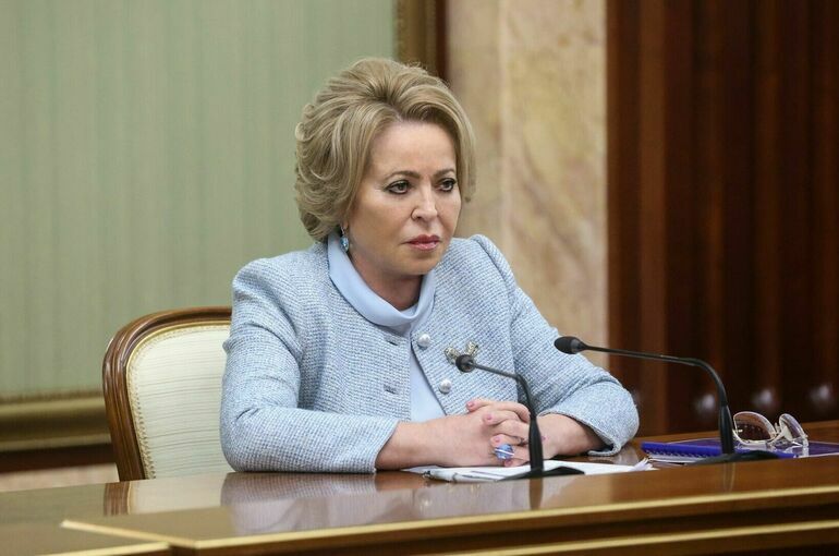 Матвиенко предложила поднять зарплаты участковым