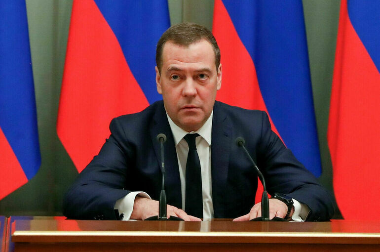 Медведев: Россия переживет санкции, но не оставит их без ответа