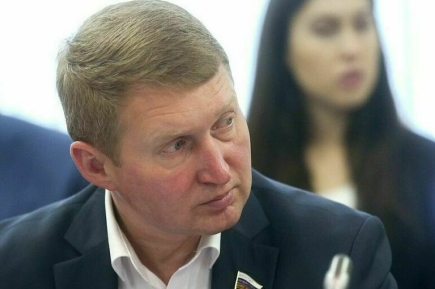 Депутат Канаев: США поджимают хвост и балансируют между инфляционным давлением